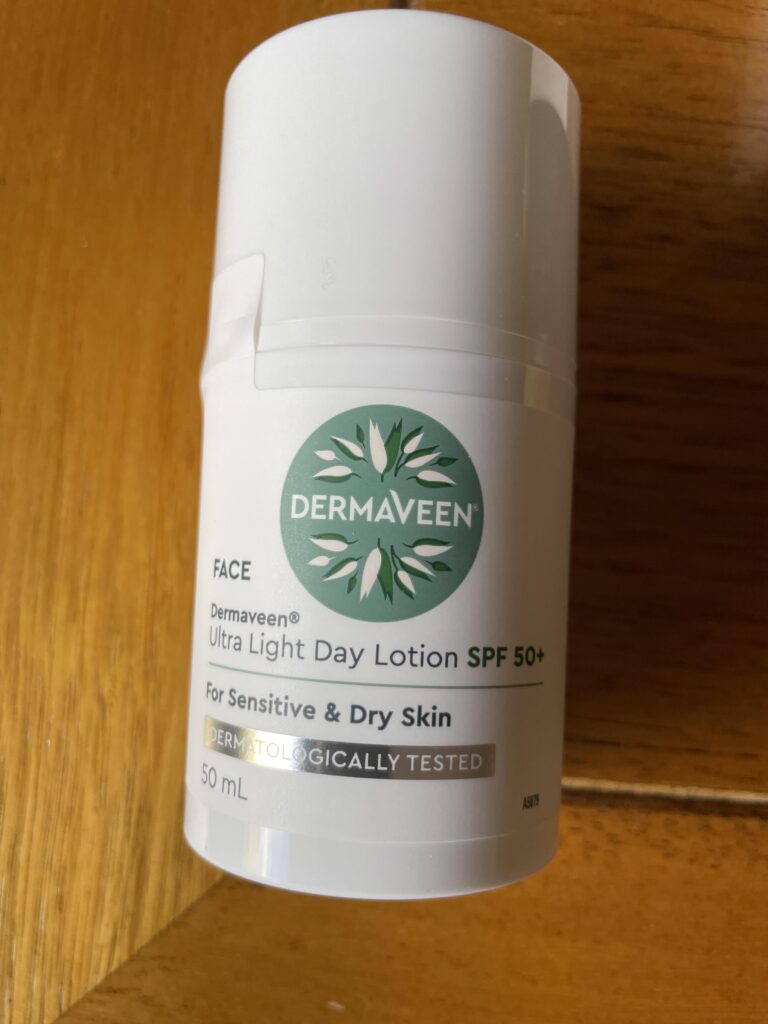 new-dermaveen-ultra-light-face-sunscreen-v0-pc9ou7cy65091-768x1024